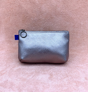 Soft leather purse in pewter.