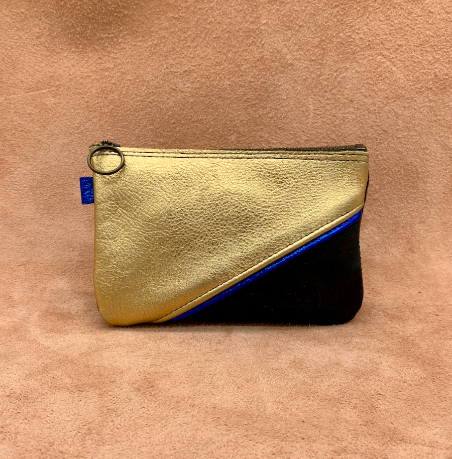 Split front leather purse in gold and black.